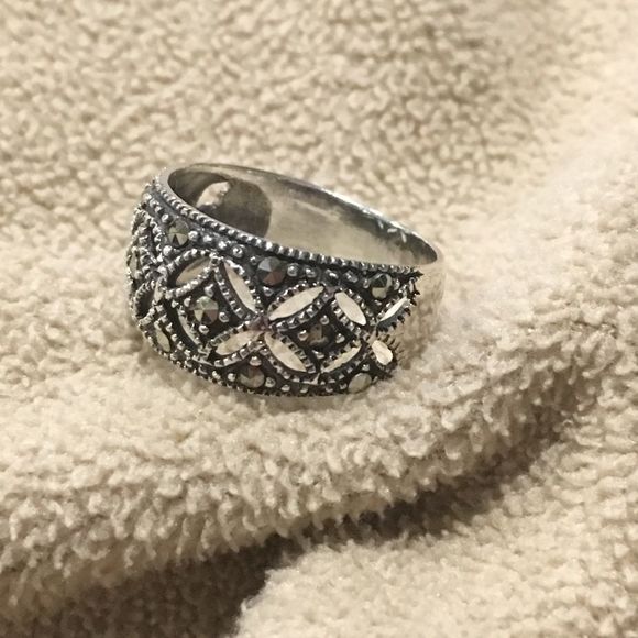 Vintage Sterling Silver Marcasite Encrusted Cutout Ring Sz 8 - Picture 5 of 8